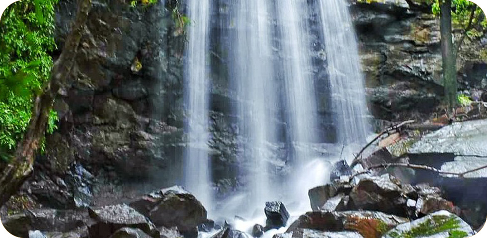 UMARKUI WATERFALL